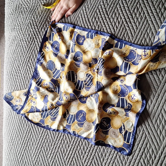 Coach medallion scarf - Picture 4 of 5